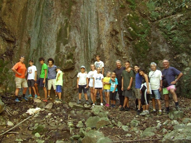 003 gruppo alla cascata